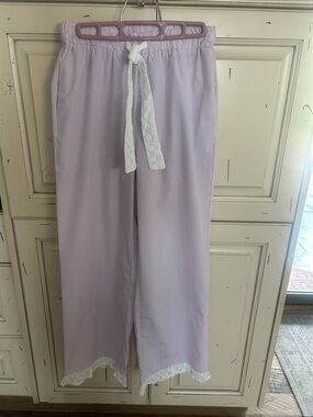 NWT Le Lis Pink & White Striped Lace Trim Pajama Lounge Pants
Size -Small